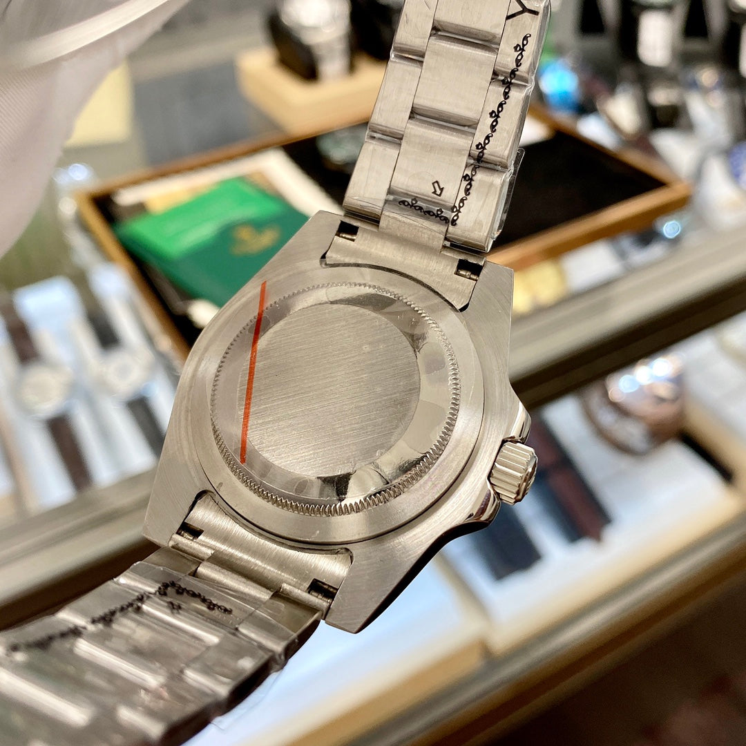 OYSTER PERPETUAL DATE 40MM WHITE & BLACK SHELL