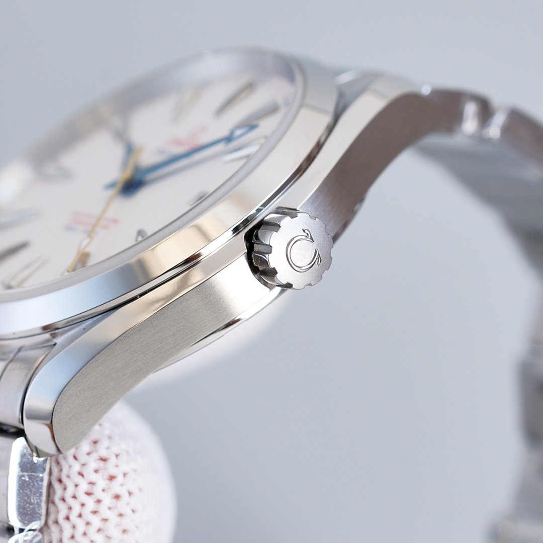 SEAMASTER AQUA TERRA 150M CO-AXIAL WHITE DIAL BLUE HAND