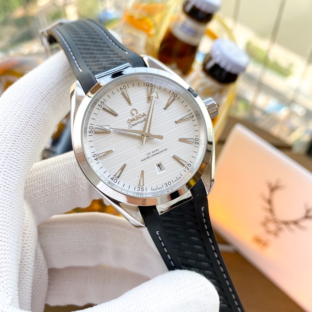 SEAMASTER AQUA TERRA STAINLESS STEEL WHITE DIAL