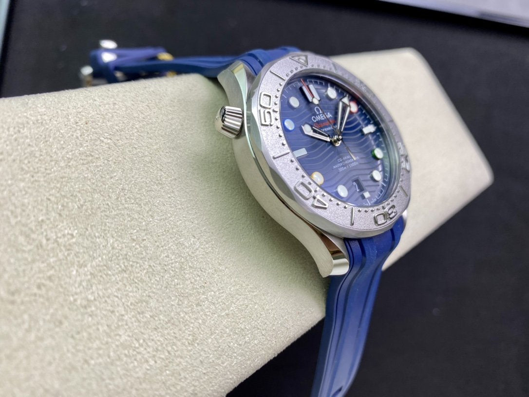 SEAMASTER DIVER 300 STAINLESS STEEL BLUE DIAL RUBBER STRAP