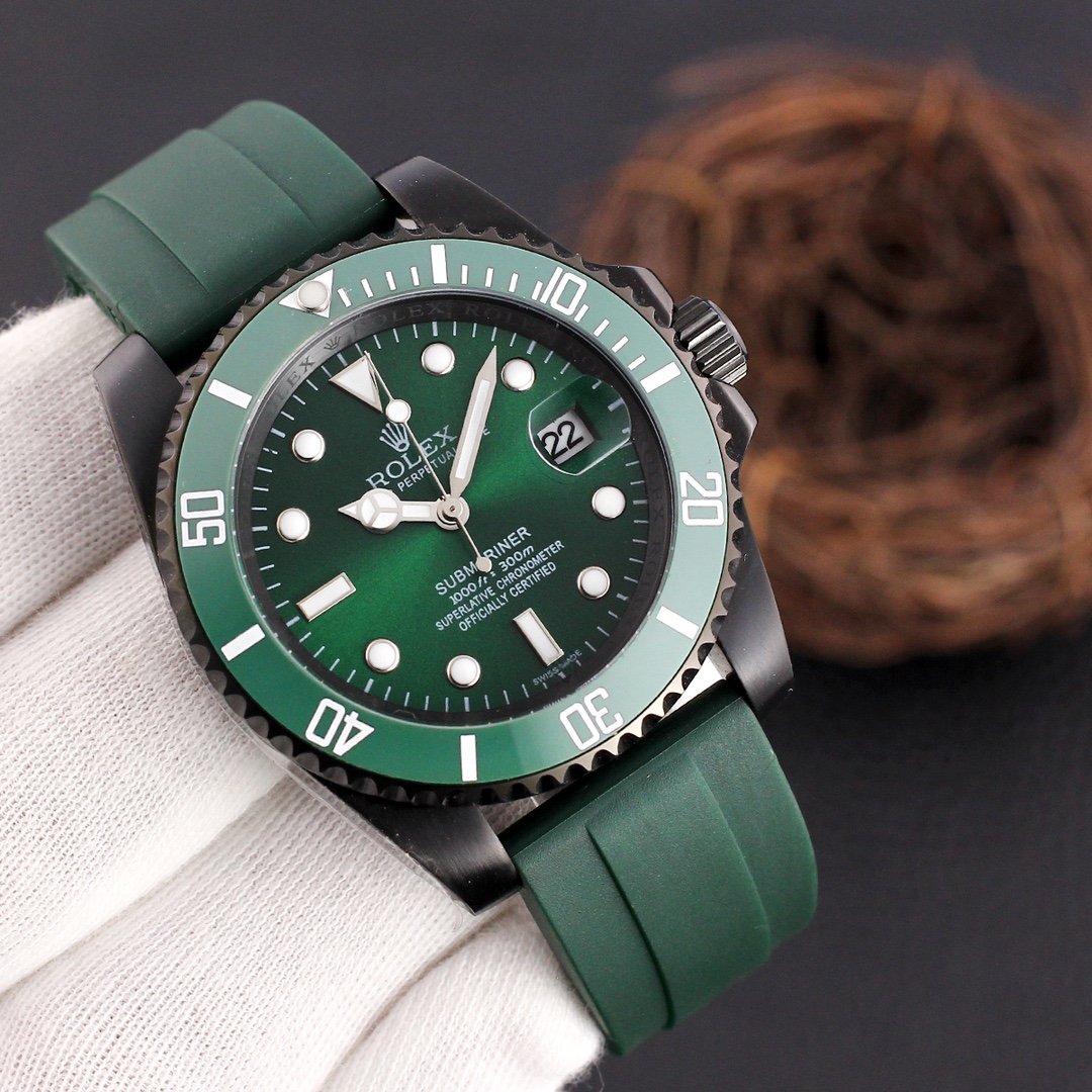SUBMARINER DATE 40 BLACK CASE RUBBER STRAP