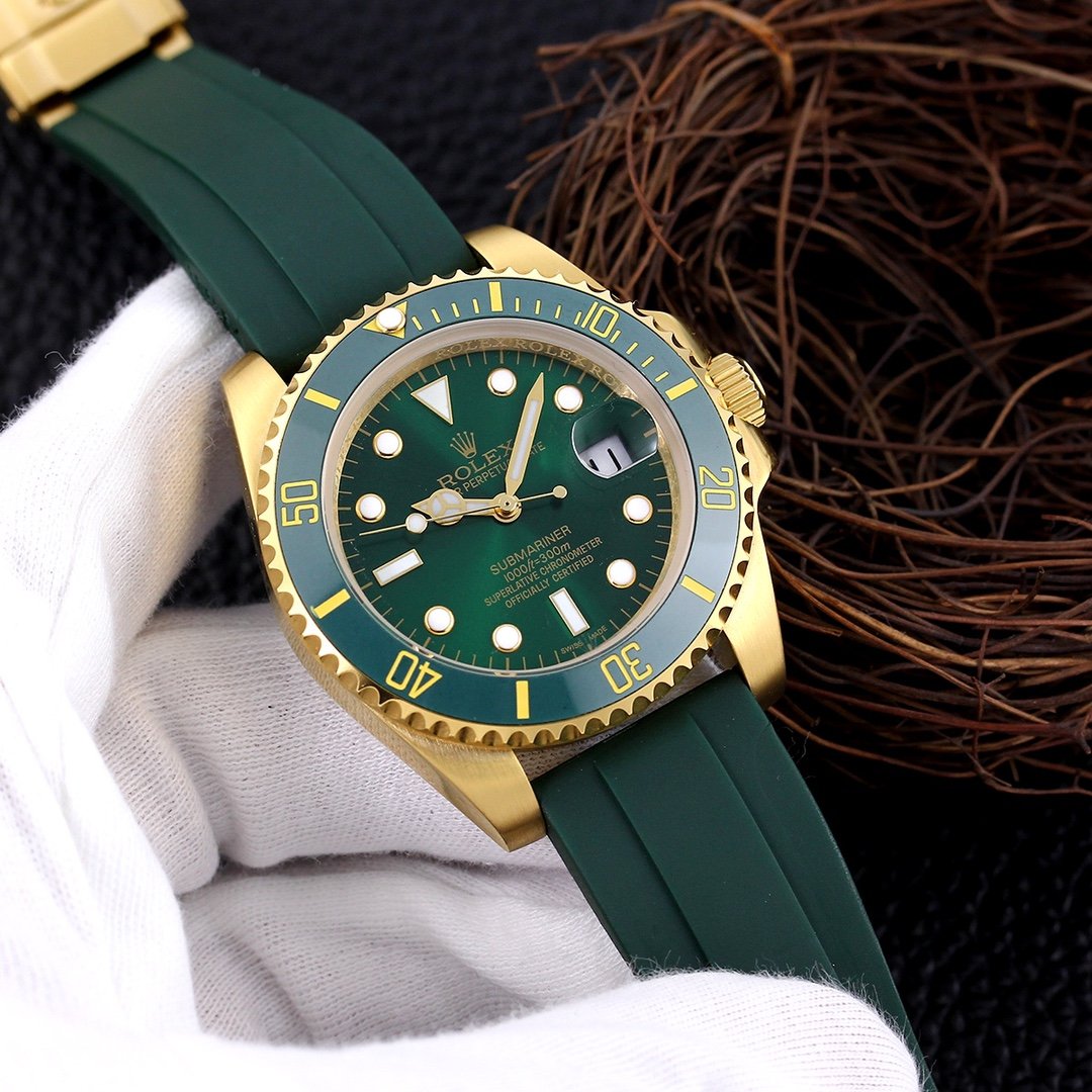 SUBMARINER DATE 40 GOLD CASE RUBBER STRAP