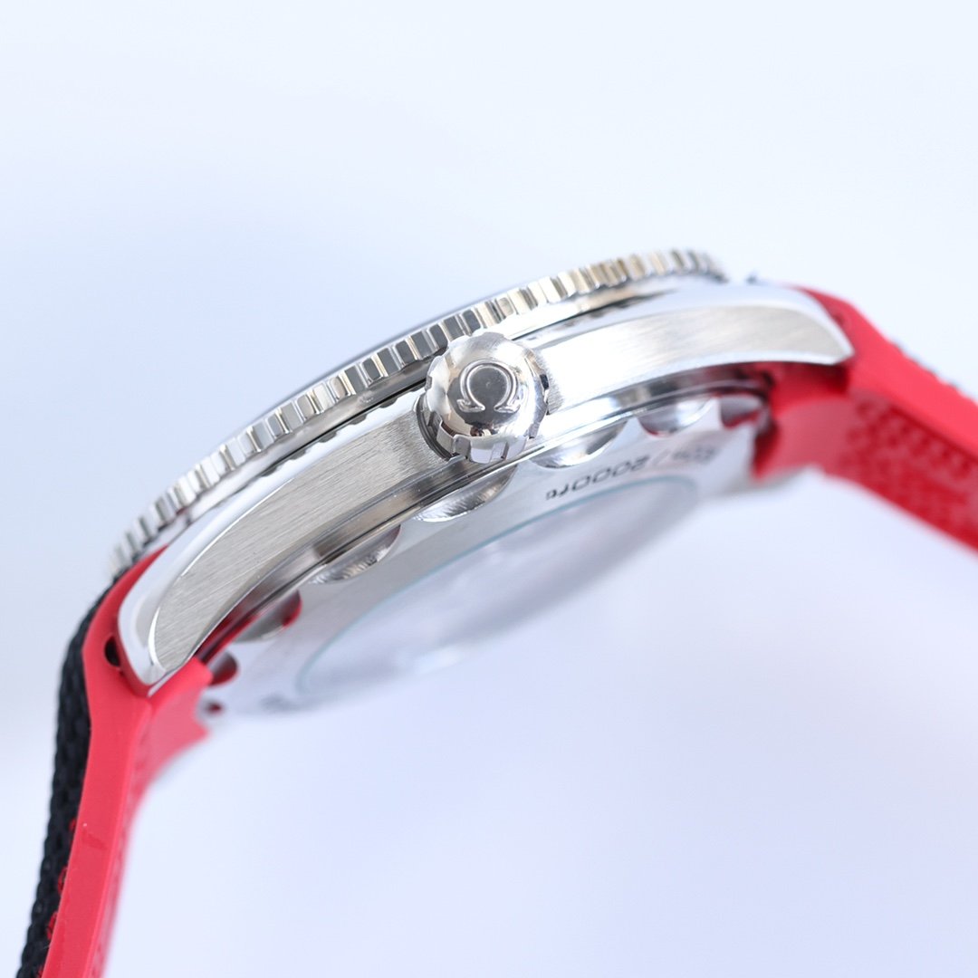 SEAMASTER PLANET OCEAN 600 STEEL CASE BLACK RED BEZEL