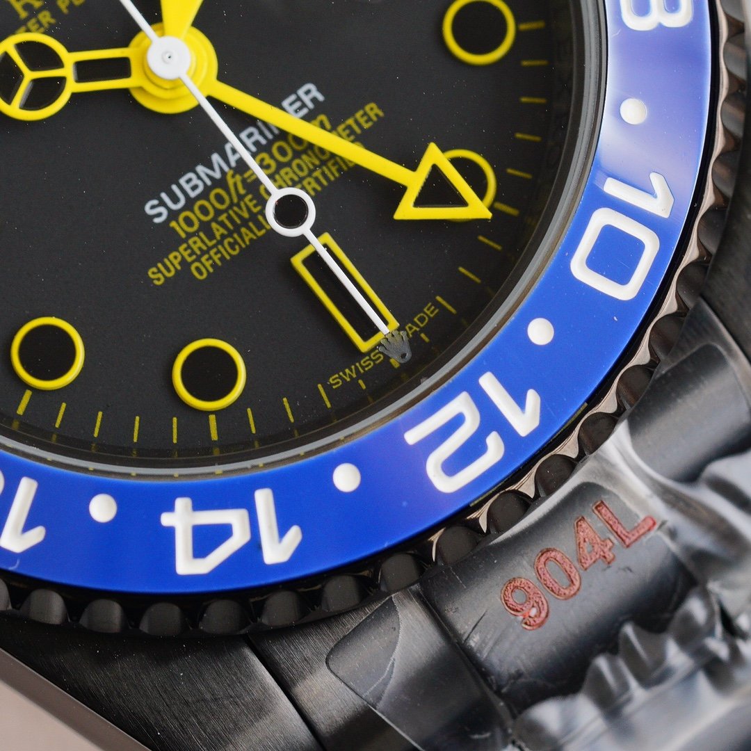 GMT-MASTER II CUSTOM BLACK BATMAN BEZEL YELLOW NUMERALS