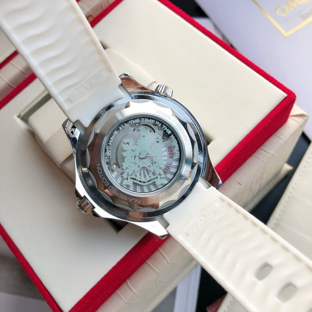 SEAMASTER DIVER 300M CO-AXIAL 42MM 007 WHITE RUBBER