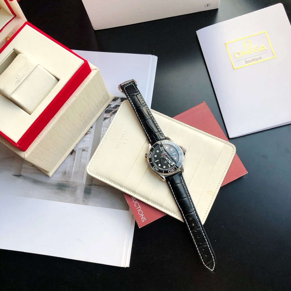 SEAMASTER DIVER 300M CO-AXIAL 42MM 007 BLACK LEATHER