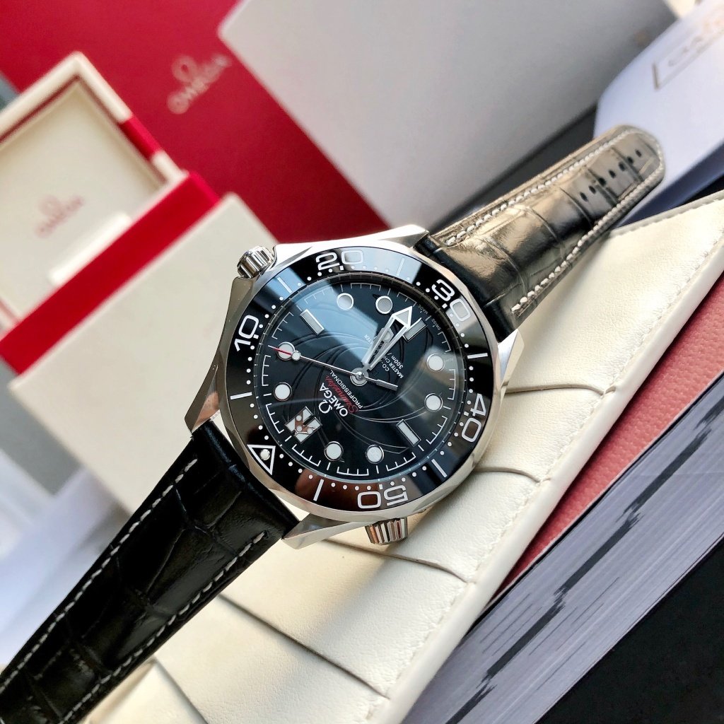 SEAMASTER DIVER 300M CO-AXIAL 42MM 007 BLACK LEATHER