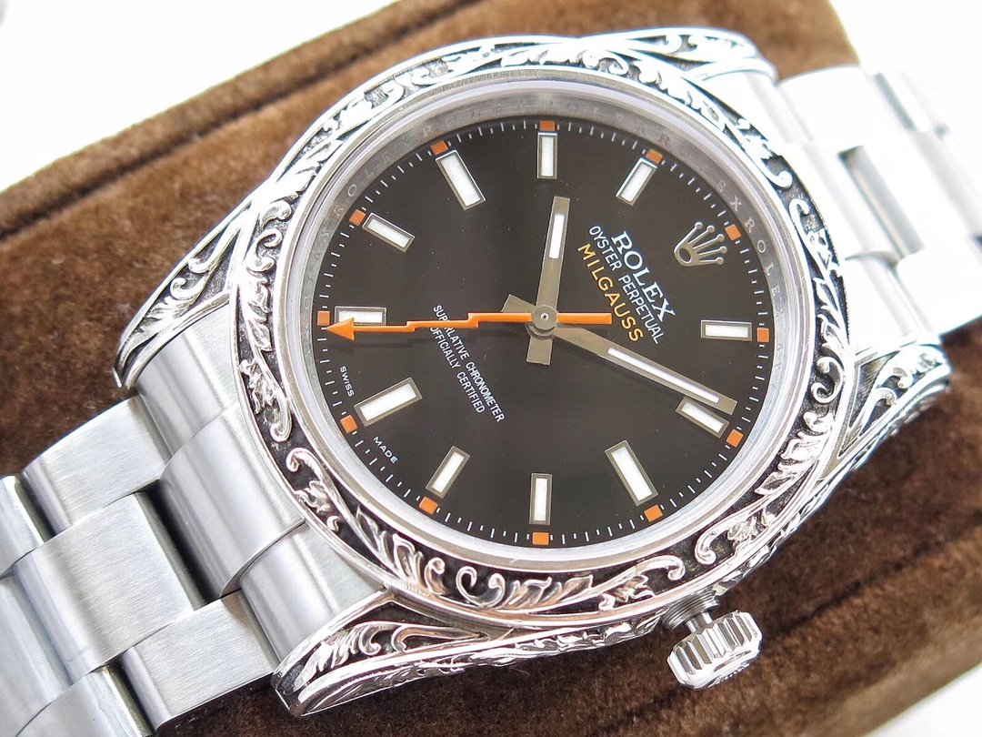 MILGAUSS 40 HAND ENGRAVED CASE BLACK DIAL