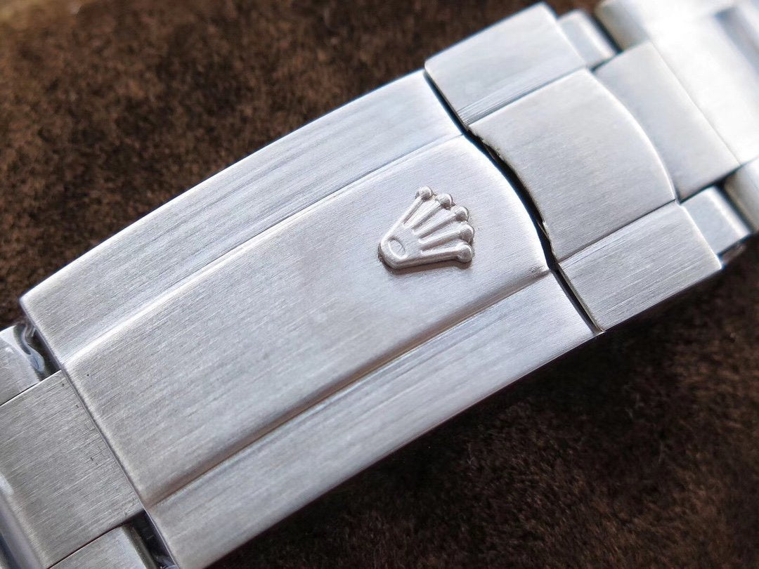 MILGAUSS 40 HAND ENGRAVED CASE BLACK DIAL