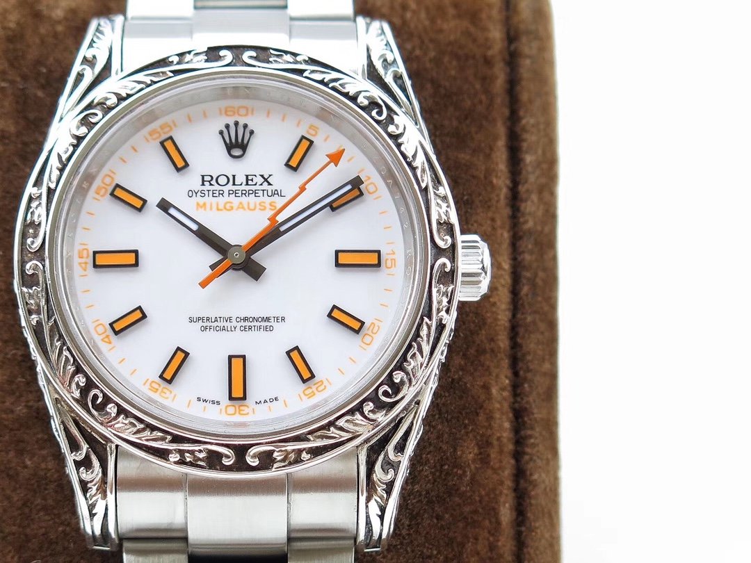 MILGAUSS 40 HAND ENGRAVED CASE WHITE DIAL