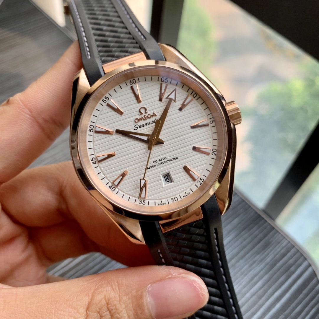 SEAMASTER AQUA TERRA 150M CO-AXIAL GOLD CASE WHITE DIAL