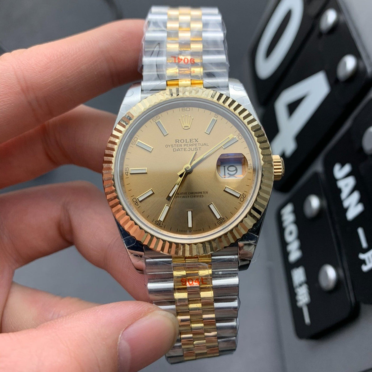 DATEJUST II 41 CHAMPAGNE DIAL JUBILEE BRACELET