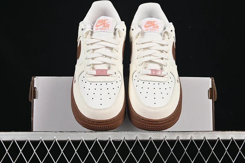 Nike Air Force 1 Low "Sail Fauna Brown".