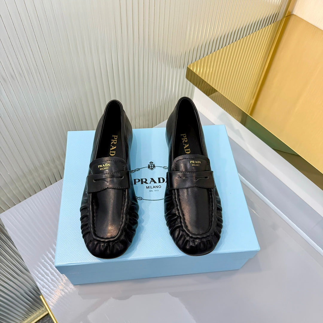 Prada 26s Loafer Black Pleated Leather 837705