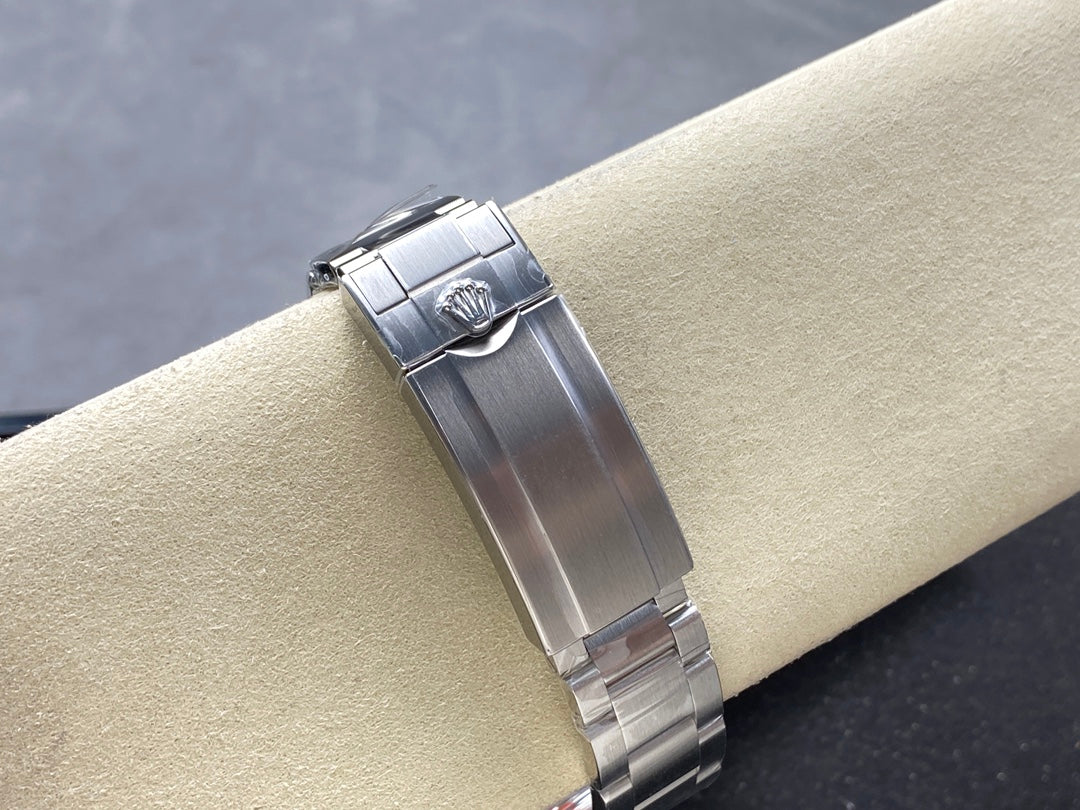 Rolex Submariner 41mm Silver Black