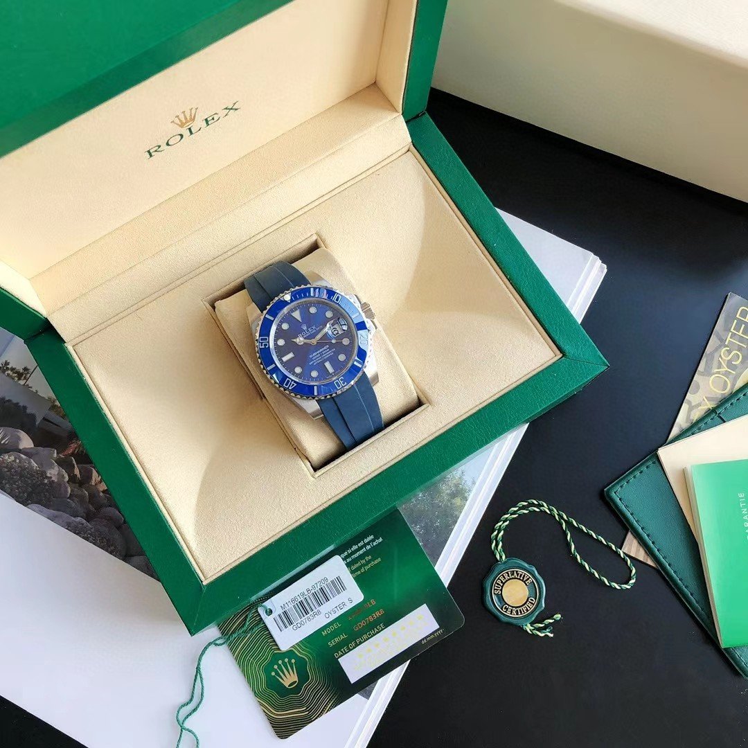 SUBMARINER DATE 41 BLUE BEZEL RUBBER STRAP
