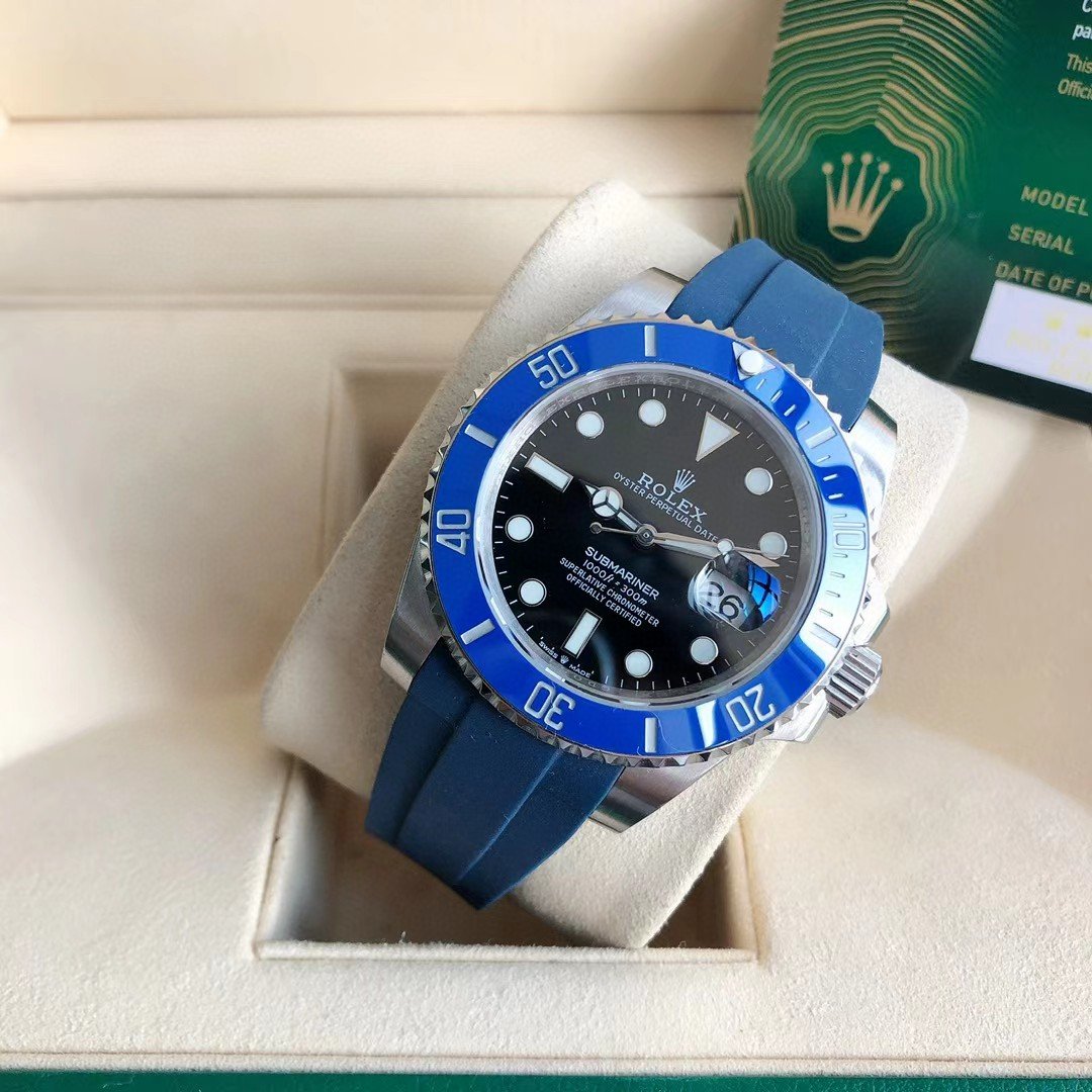 SUBMARINER DATE 41 BLUE BEZEL BLACK DIAL RUBBER STRAP